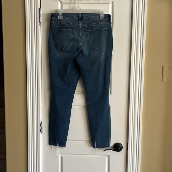Old Navy Rockstar mid rise jeans. Sz 10 regular - Picture 2 of 2